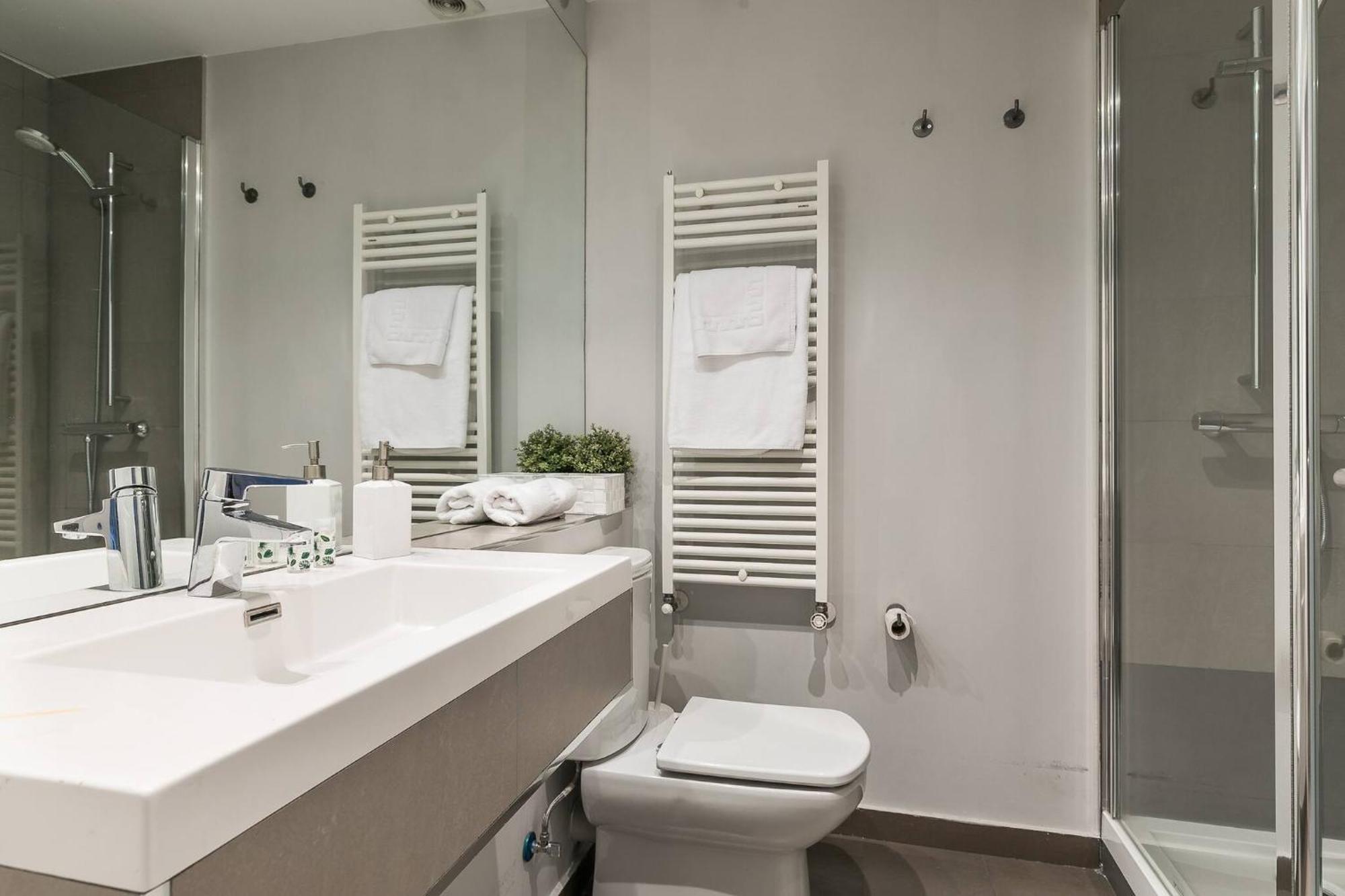 Castellana Suites Мадрид Экстерьер фото